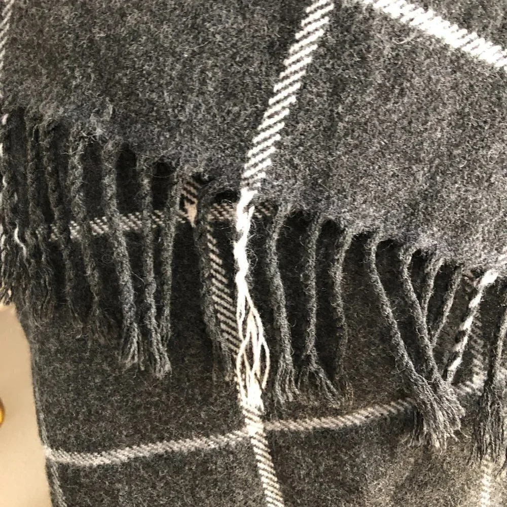Van Heusen Plaid Scarf Unisex Charcoal Gray & White Made in Italy